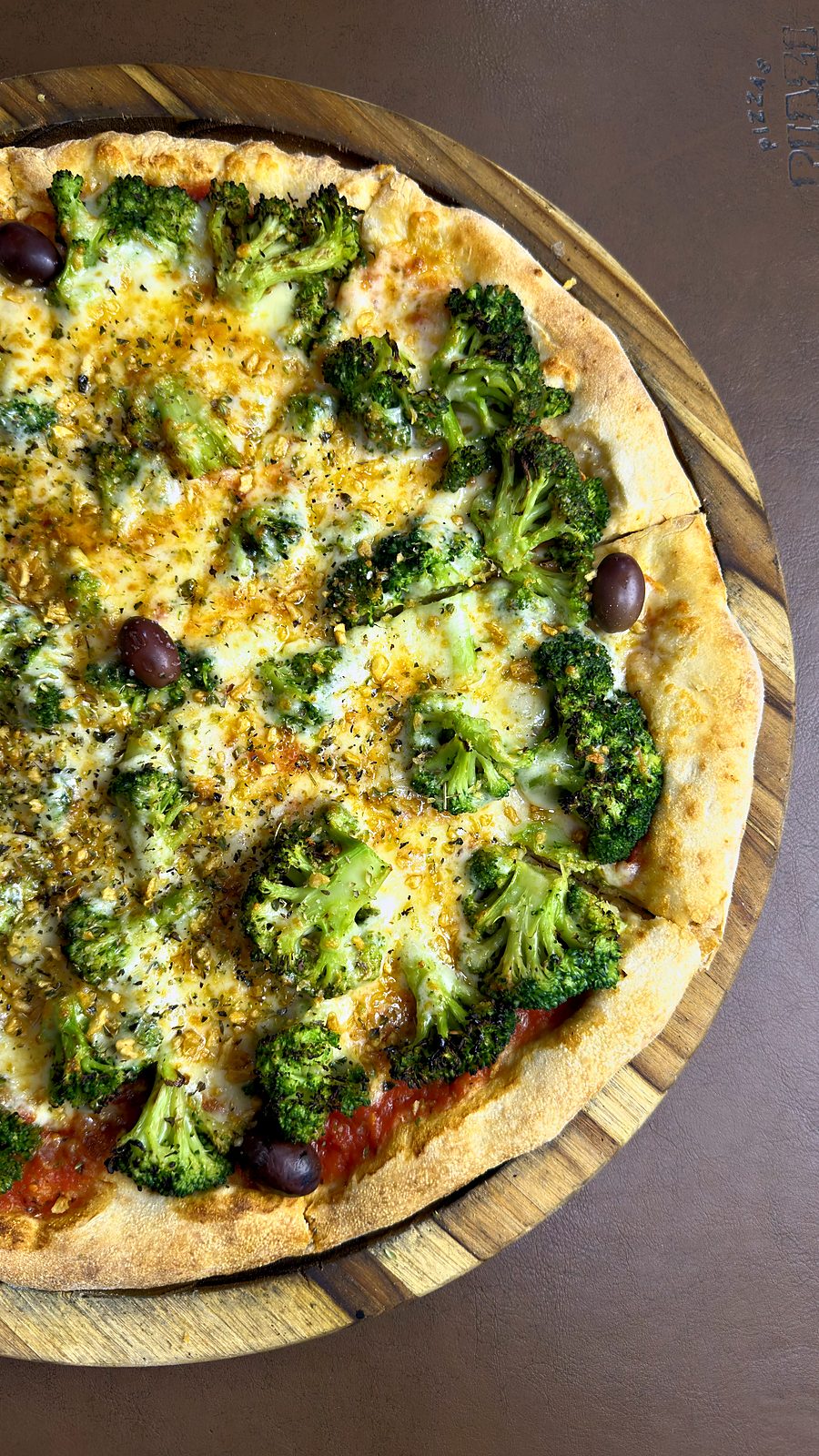 Pizza inteira na tábua, Pizzas Piazi
